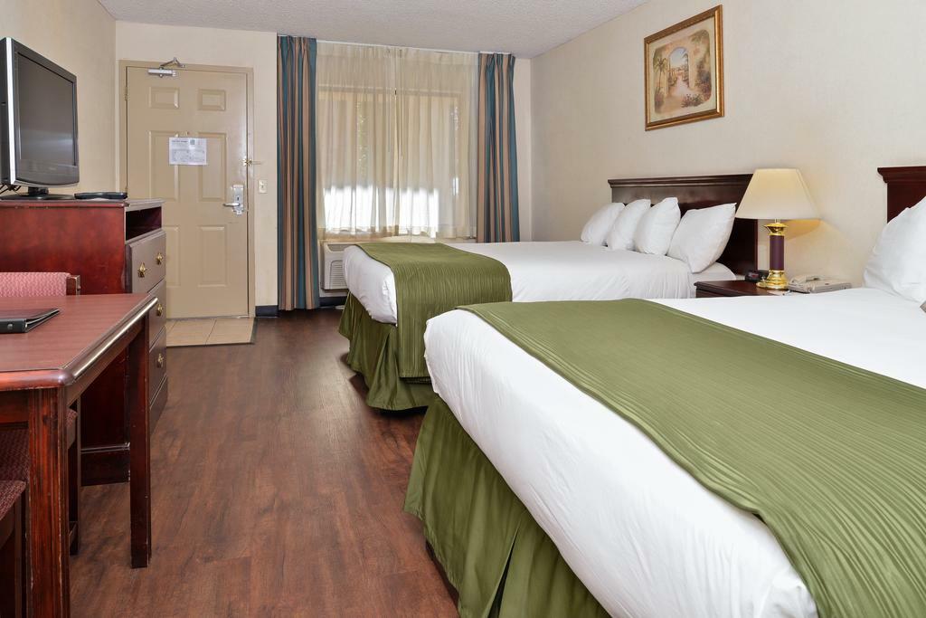 Quality Inn & Suites Amsterdam Fredericton Ngoại thất bức ảnh